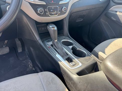 Used 2019 Chevrolet Equinox LS w/ LS Convenience Package AWD/4WD image 12