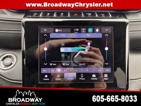 Used 2023 Jeep Grand Cherokee L Laredo image 20