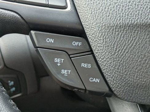 Used 2015 Ford Focus SE w/ SE Sport Package FWD image 25