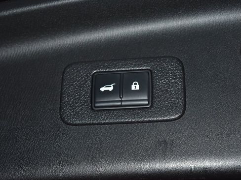 Used 2022 Nissan Armada SL image 37