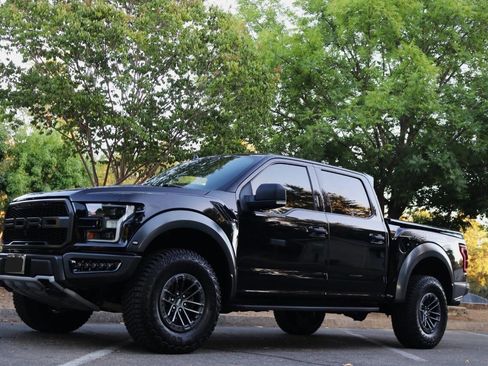 Used 2019 Ford F150 Raptor w/ Equipment Group 801A Mid image 11