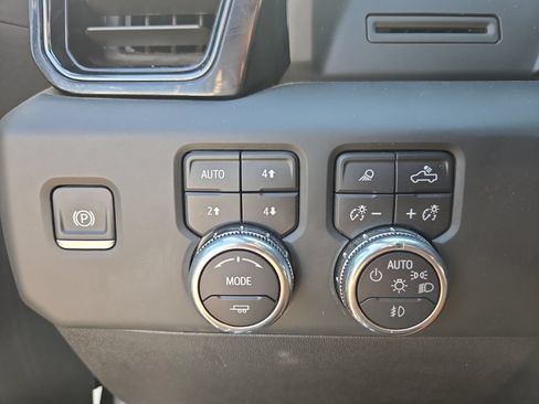 Used 2025 GMC Sierra 2500 AT4 AWD/4WD image 21