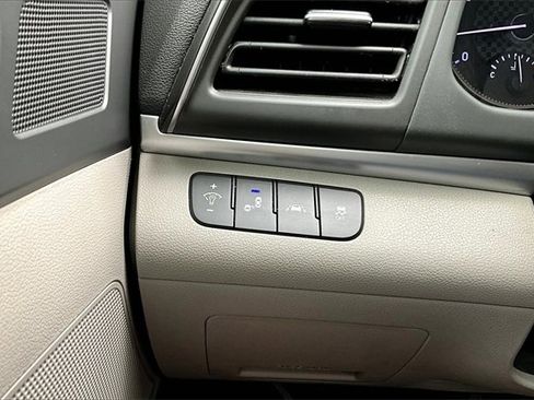 Used 2019 Hyundai Elantra SEL image 26