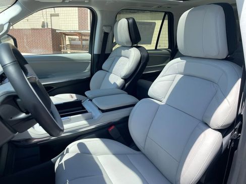 New 2026 Lincoln Navigator Reserve w/ Jet Appearance Package AWD/4WD image 14