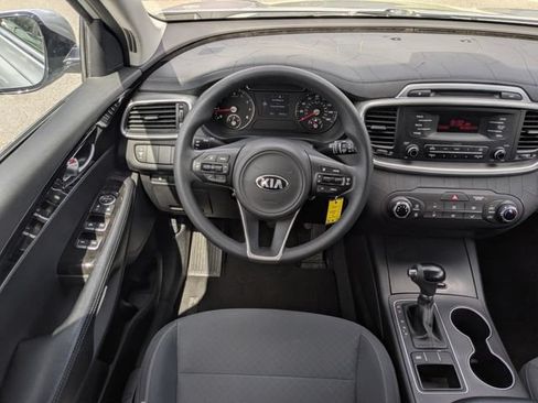 Used 2016 Kia Sorento L FWD image 19