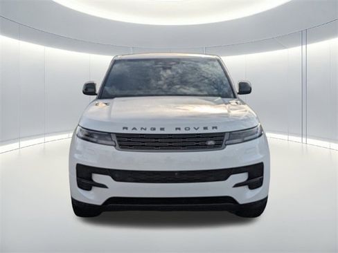 Used 2025 Land Rover Range Rover Sport image 3