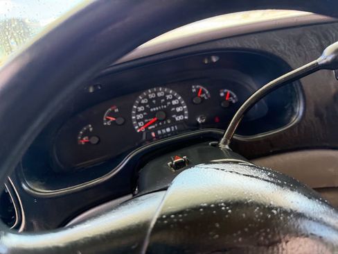 Used 2002 Ford E-350 and Econoline 350 Super Duty image 17