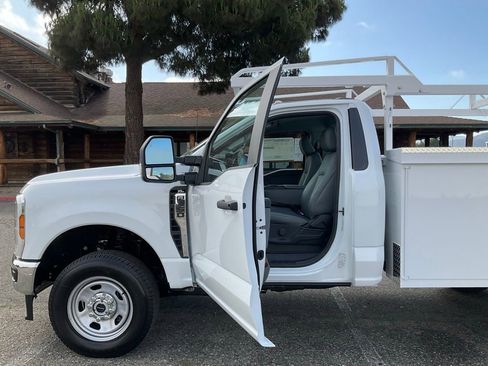 New 2025 Ford F350 XL w/ XL Chrome Package image 52