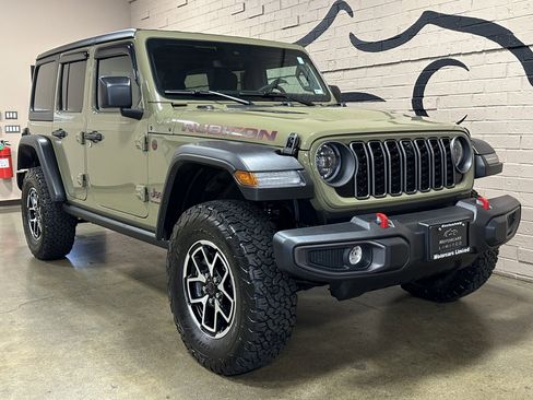 Used 2025 Jeep Wrangler Rubicon w/ Technology Group image 12