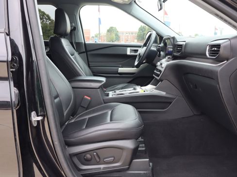 Used 2023 Ford Explorer XLT w/ Equipment Group 202A image 15