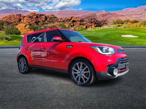 Used 2019 Kia Soul ! w/ Technology Package image 2