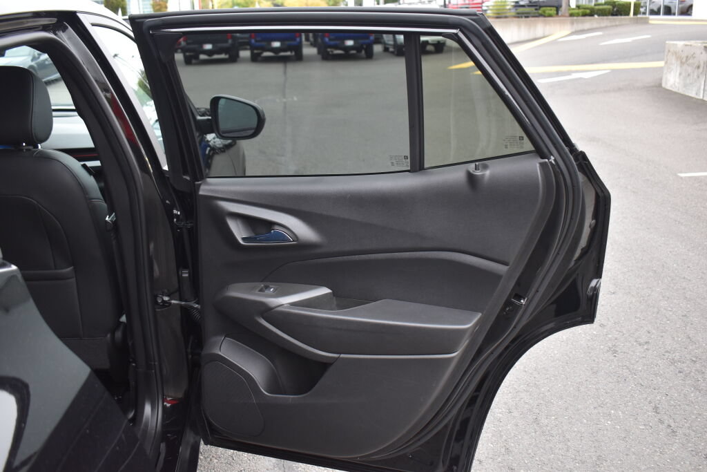 Used 2024 Chevrolet Trax RS w/ Driver Confidence Package FWD image 22