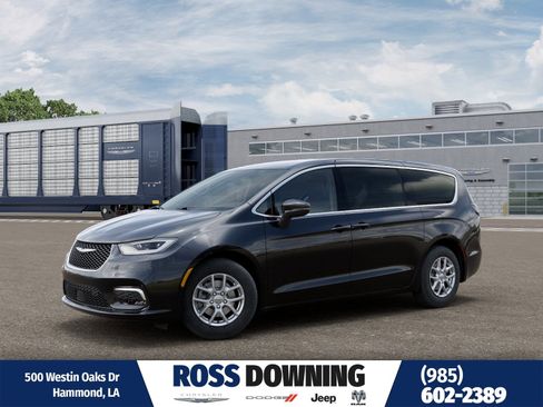 New 2026 Chrysler Pacifica Select image 1