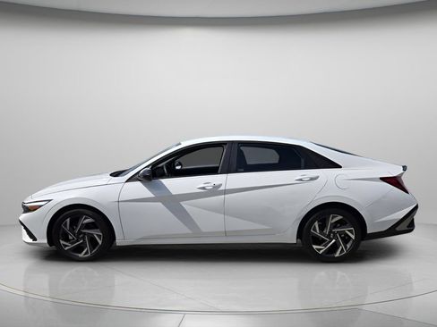 Certified 2025 Hyundai Elantra Sport FWD image 3