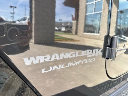 Used 2018 Jeep Wrangler Unlimited Sahara image 9