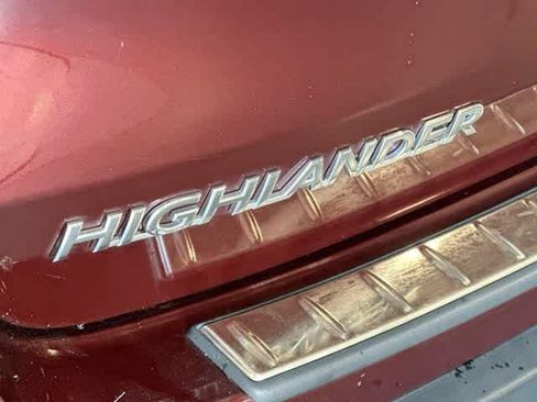 Used 2019 Toyota Highlander XLE w/ Carpet Mat Package (TMS) AWD/4WD image 31