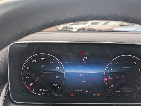 Used 2025 Mercedes-Benz GLC 300 4MATIC image 23