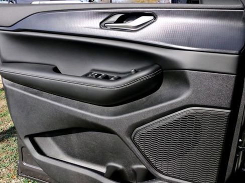 New 2025 Jeep Grand Cherokee L Altitude image 14