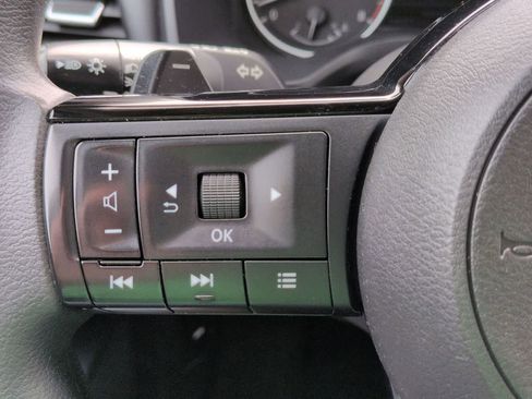 Used 2021 Nissan Rogue SV FWD image 23