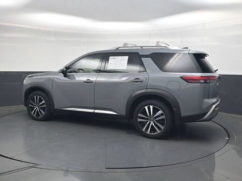 Certified 2024 Nissan Pathfinder Platinum w/ Cargo Package FWD image 8