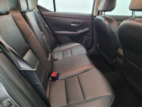 Used 2022 Nissan Sentra SR w/ SR Premium Package image 19