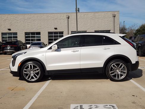 Used 2022 Cadillac XT4 Sport w/ Enhanced Visibility Package image 3