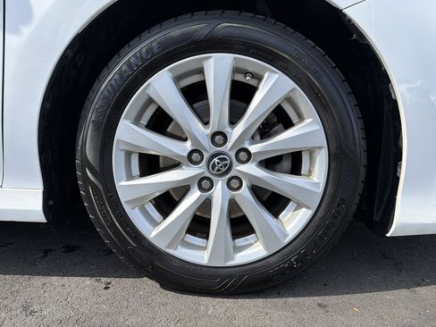 Used 2018 Toyota Camry LE image 13