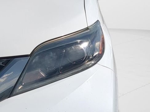 Used 2017 Toyota Sienna SE w/ SE Preferred Package image 26