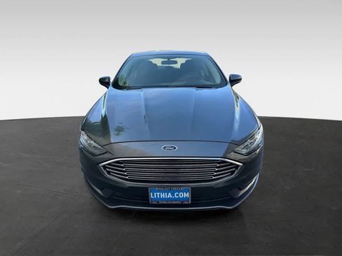 Used 2017 Ford Fusion SE FWD image 5