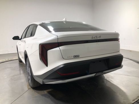 New 2025 Kia K4 LX image 5