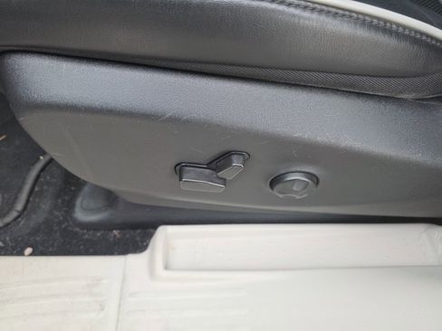 Used 2022 Chrysler Pacifica Limited w/ Uconnect Theater Family Group image 13