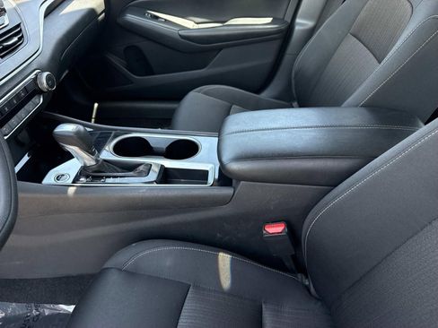 Used 2024 Nissan Altima 2.5 SV FWD image 21