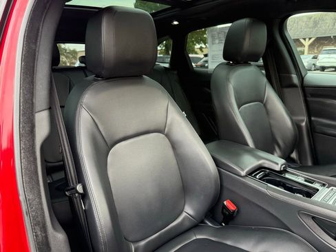 Used 2018 Jaguar F-PACE Premium image 27