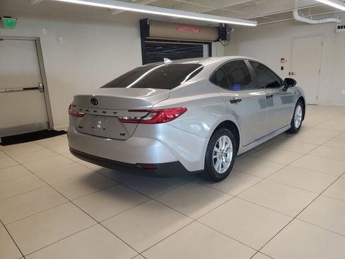 Used 2025 Toyota Camry LE image 7