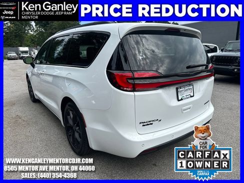 Used 2025 Chrysler Pacifica Limited FWD image 5