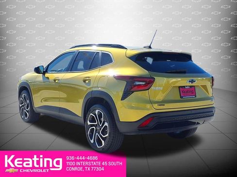 Used 2024 Chevrolet Trax RS w/ Driver Confidence Package image 2