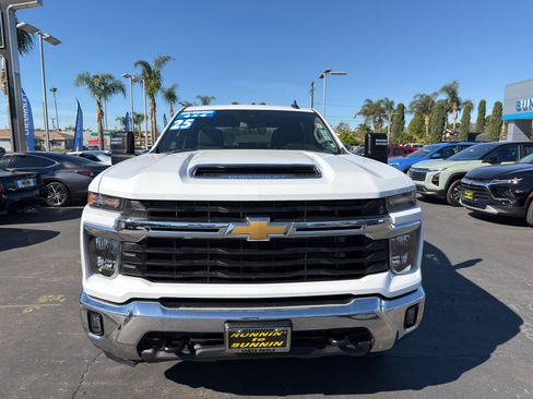 Used 2025 Chevrolet Silverado 2500 LT w/ Convenience Package image 3