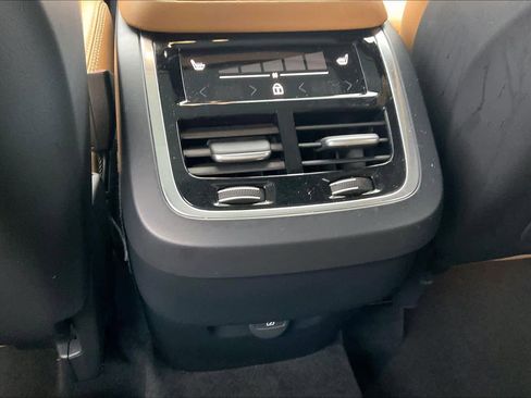 Used 2024 Volvo XC90 B6 Ultimate w/ Protection Package Premier image 38