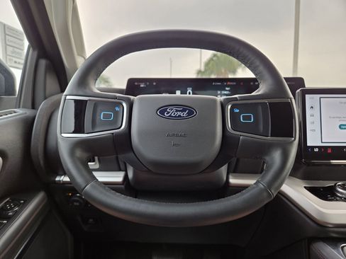 Used 2025 Ford Expedition Active AWD/4WD image 50