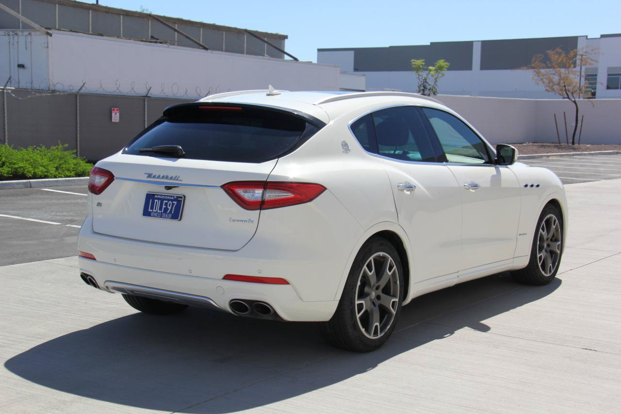 Used 2018 Maserati Levante GranLusso AWD/4WD image 5