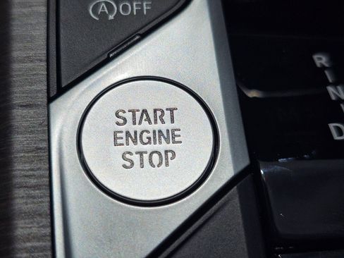 New 2025 BMW 330i xDrive Sedan w/ Premium Package image 21