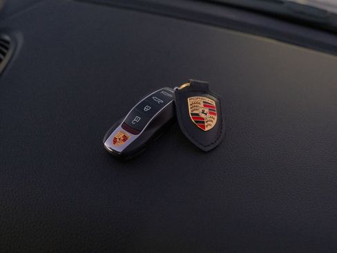 Used 2024 Porsche 718 Cayman image 9