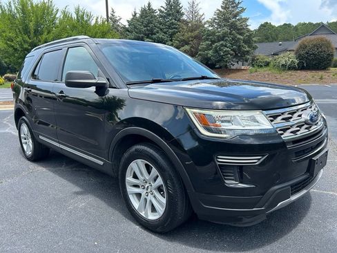 Used 2018 Ford Explorer XLT AWD/4WD image 8