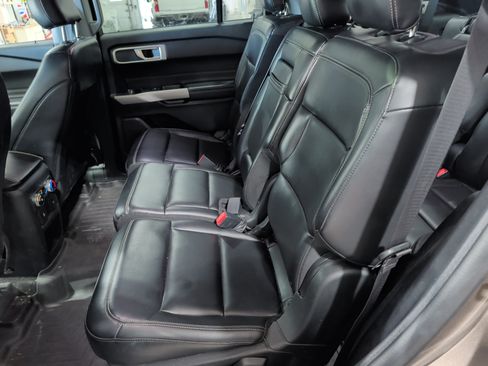 Used 2021 Ford Explorer XLT w/ Equipment Group 202A AWD/4WD image 8
