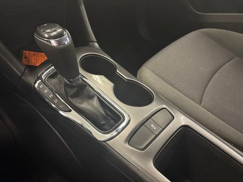 Used 2017 Chevrolet Cruze LT w/ Convenience Package FWD image 27