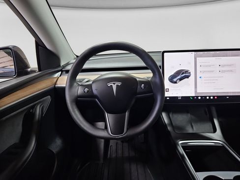 Used 2024 Tesla Model Y Long Range AWD/4WD image 7