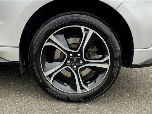 Used 2019 Ford Edge ST w/ Cold Weather Package image 10