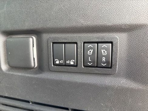 Used 2022 Chevrolet Tahoe High Country AWD/4WD image 41