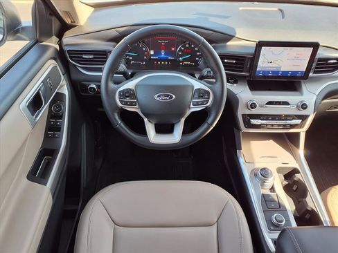 Used 2023 Ford Explorer XLT w/ Equipment Group 202A image 7