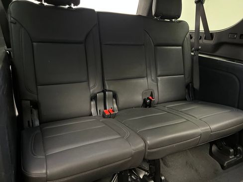 Used 2025 Chevrolet Suburban LT RWD image 31
